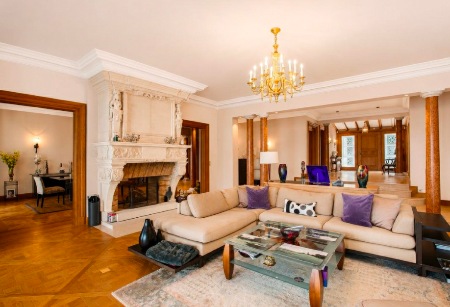 Open-plan living room with double-height ceilings, elegant interiors and panoramic Lake Geneva views.
